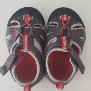 Cute shoes for little one Size 4